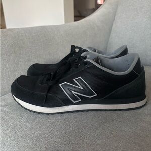New Balance Men's Black and Gray Sneakers